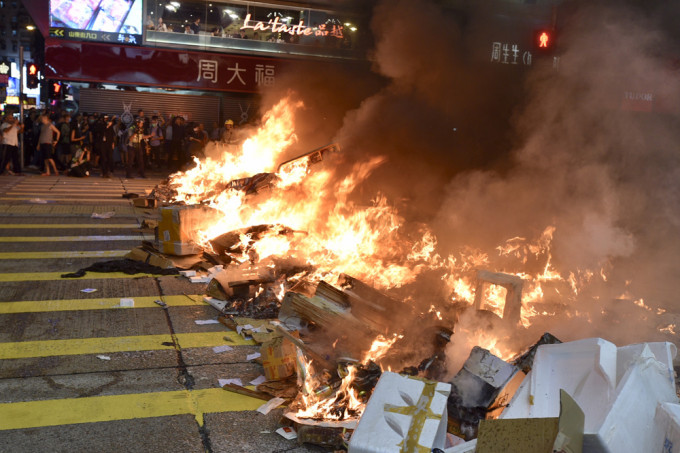 前年9月有人在旺角聚集堵路，事後爆發衝突。 資料圖片