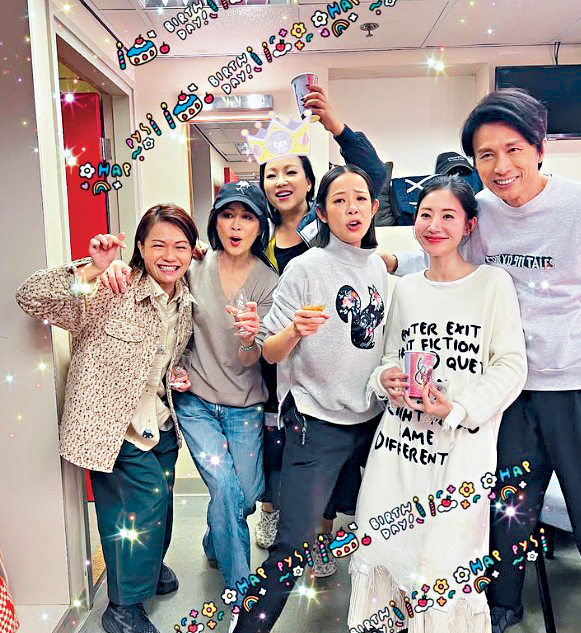 蝦頭演過不少舞台劇，去年就參與了劉嘉玲和黃子華主演的《香港式離婚》。