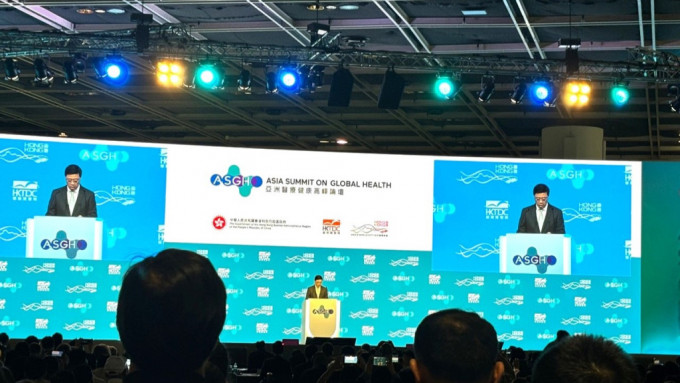 亚洲医疗健康高峰论坛（ASGH）」今日在会展揭幕，李家超致辞时指香港拥有资讯自由等优势 ，有助外界了解亚洲医学前景。脱芷晴摄
