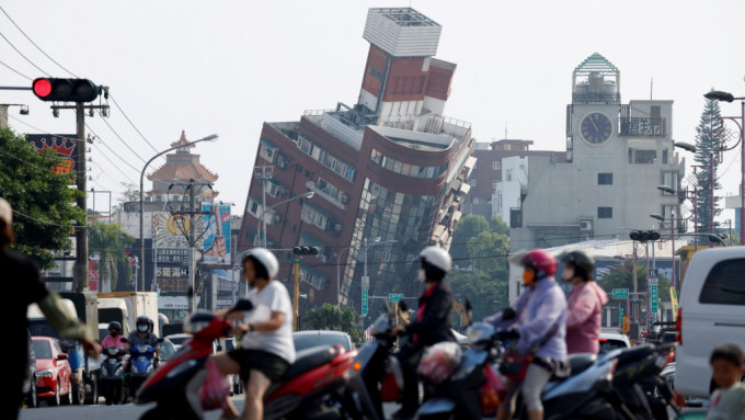 台灣昨日發生7.2級地震，造成多人死傷。路透社