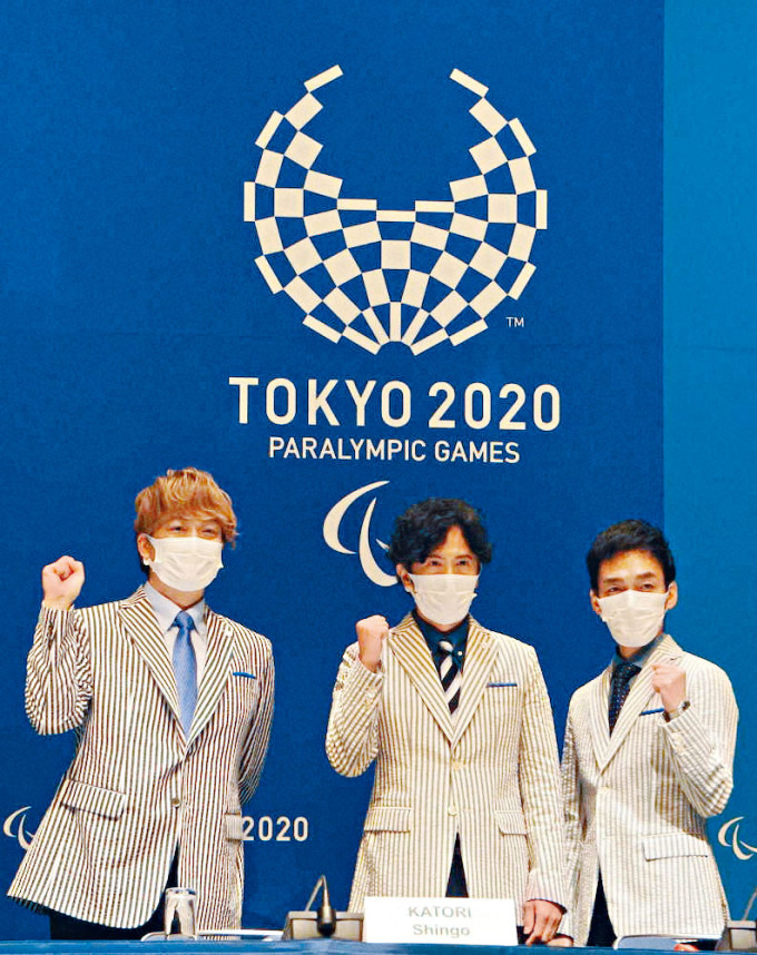 （左起）香取慎吾、稻垣吾郎及草弓剪剛以親善大使身分，為殘奧宣傳。