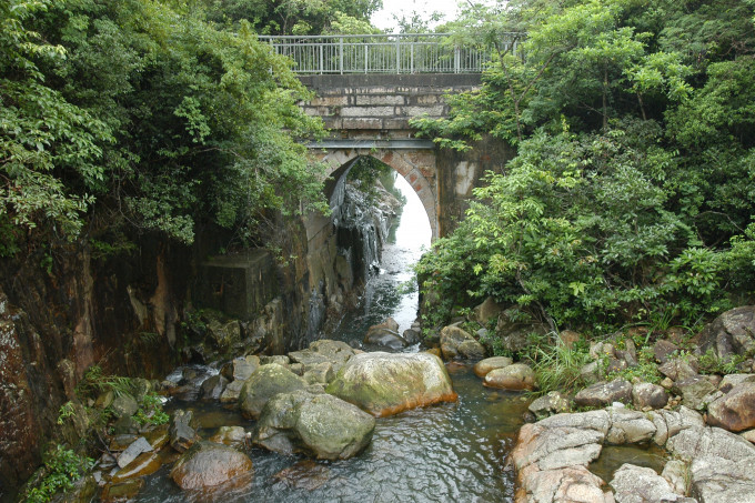 薄扶林水塘石桥。资料图片