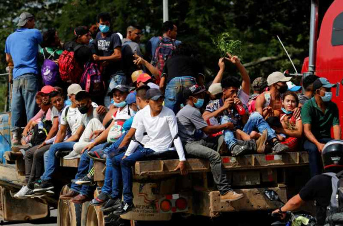 至少9千名洪都拉斯人朝美國進發。AP