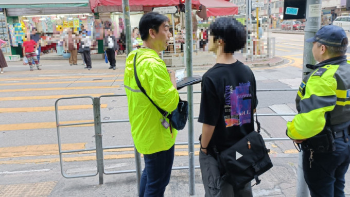 警方西九龍打擊交通違規 一日發122張傳票 包括行人亂過路