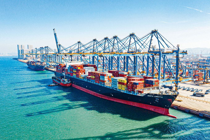 航運及港務公司青島港向海業石油，收購海業油碼頭40.8%股權。