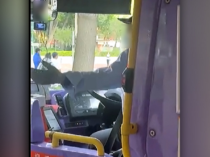 網民指早前乘搭巴士按錯了鐘，遭車長惡言斥罵。（影片截圖）
