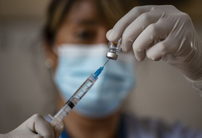 研究指辉瑞疫苗对南非变种病毒效力降低三分之二。AP图片