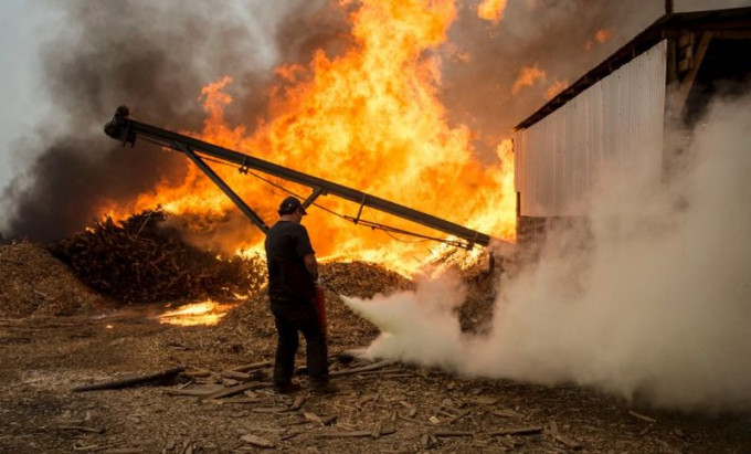 智利全國58處著火點仍然在撲救中。CNN