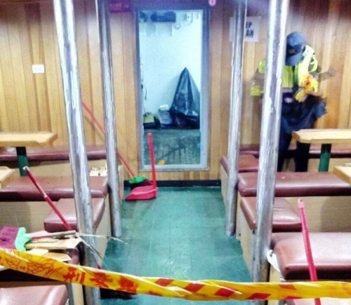 印尼、菲律賓船員在船上餐廳發生爭執。 網上圖片