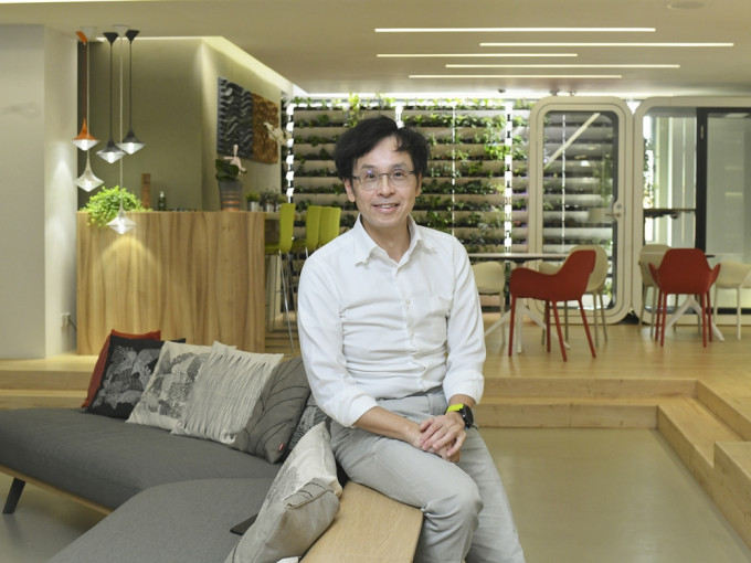 李仲明入行三十年，他期望藉保育建筑说当代故事。