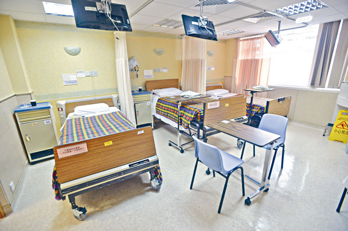 荃湾港安医院设低收费病牀的综合病房。
