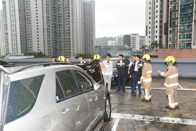 萬事得車主 (白衫)