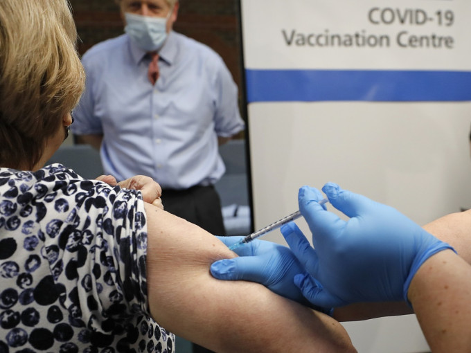 英国国内65岁以上者是疫苗接种的优先群。AP资料图片