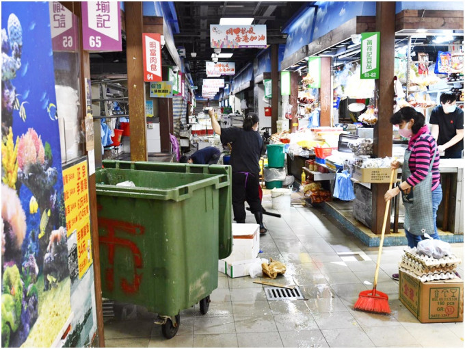 街市昨晚进行全面消毒及清洁。资料图片