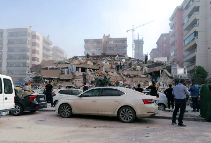 希腊对开地中海发生7级强烈地震，土耳其有房屋被震毁。AP