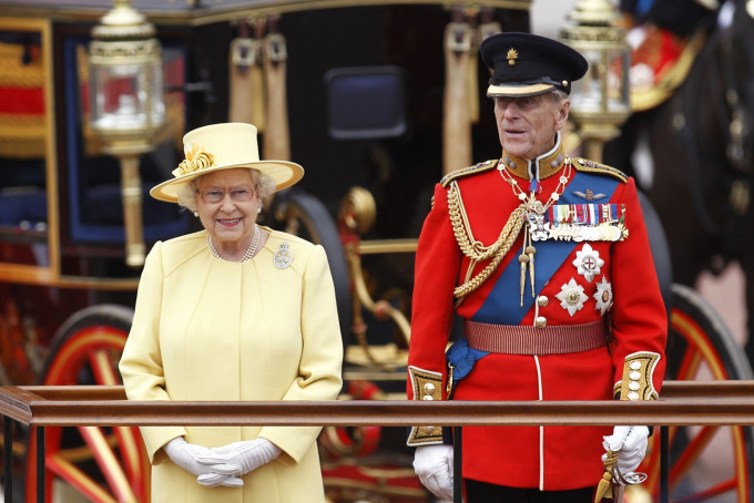 在2017年前，英女皇同菲腊亲王过往一同出席活动。AP资料图片
