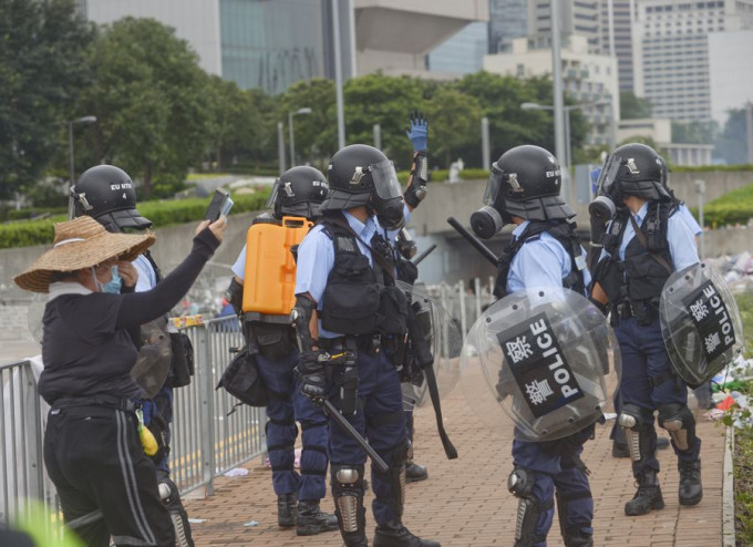 警方澄清沒有內地執法人員來港冒充香港警察在暴動中執勤。