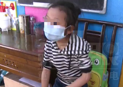 重庆一名6岁女童住在幼稚园长达一年多。 网图