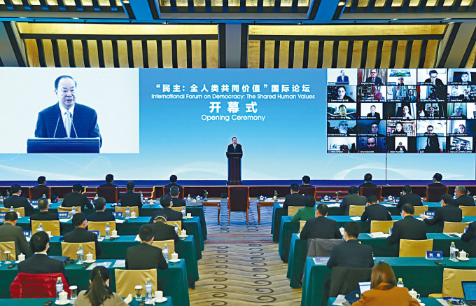 ■中宣部部长黄坤明前天出席「民主：全人类共同价值」国际论坛。