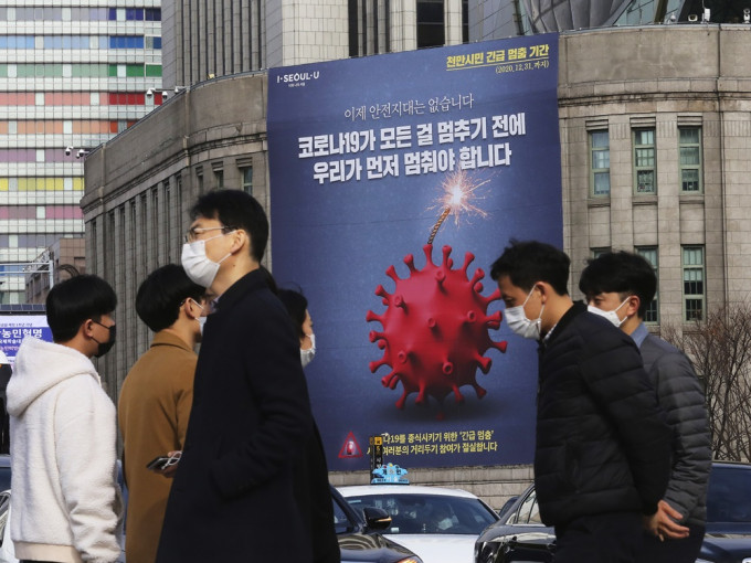 南韩昨单日确诊近400宗。AP图片