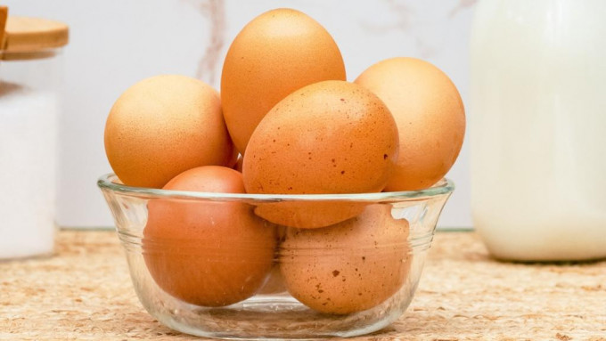 照顾者可选择以较软腍的蛋白质来源入馔，如蛋类及奶类等。示意网图