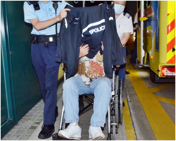 「师爷」陈强利在警署扣查期间，报称不适送院。