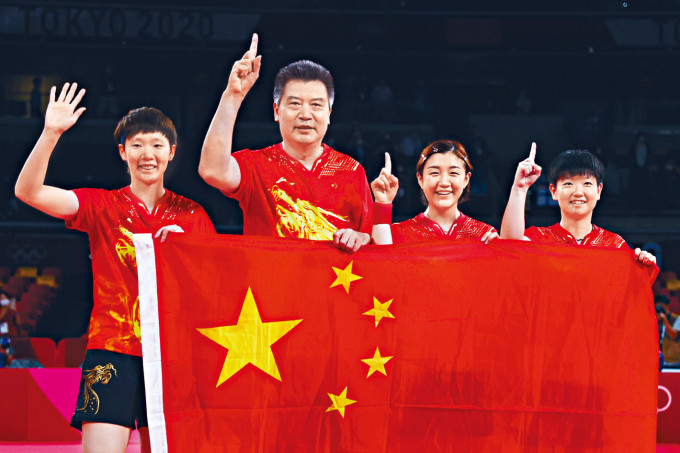 中国在女子乒乓球团体赛决赛场数三比〇轻取日本夺金。