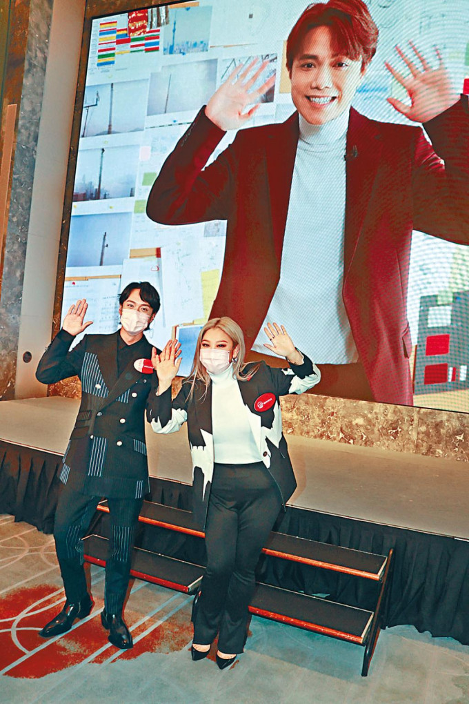欣宜、刘俊谦与同样有份拍广告的轩仔隔空合照。
