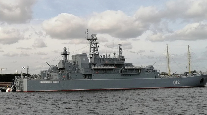 俄軍「奧列涅戈爾斯基戈爾尼亞克號」登陸艦。網上圖片