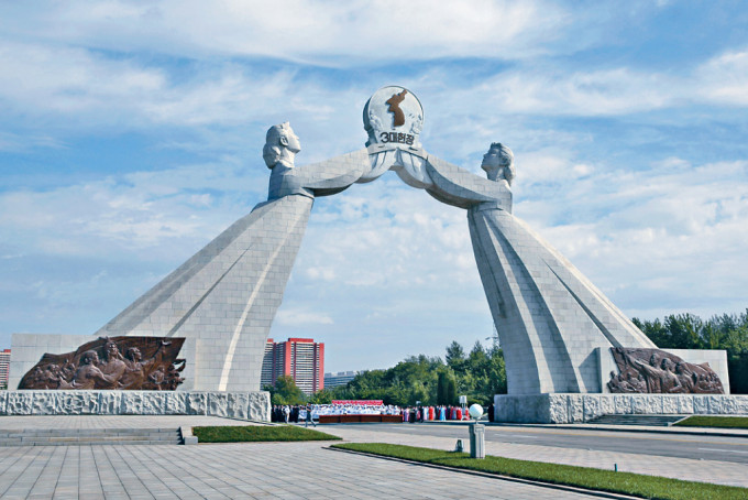 平壤著名的統一門，象徵兩韓最終統一的願望。