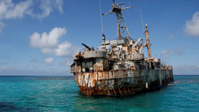 24年前搁浅在仁爱礁的菲律宾「马德雷山」号登陆舰。（路透社）