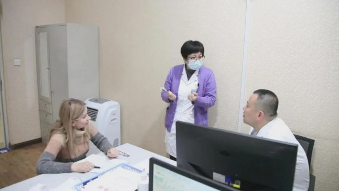 俄羅斯遊客到黑龍江綏芬河接受醫療服務。央廣網
