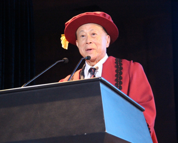 李嘉誠於1980年年倡導捐資建立汕頭大學。