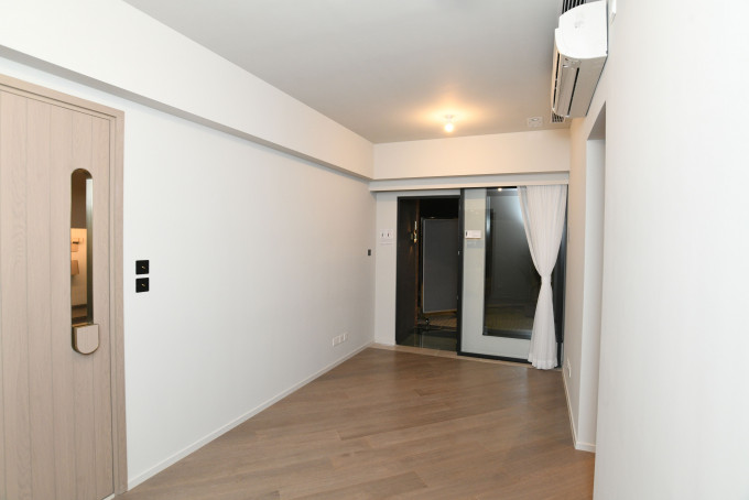 ■大廳採用長形間隔,樓底高曠,富有空間感。(5A座18樓B室)