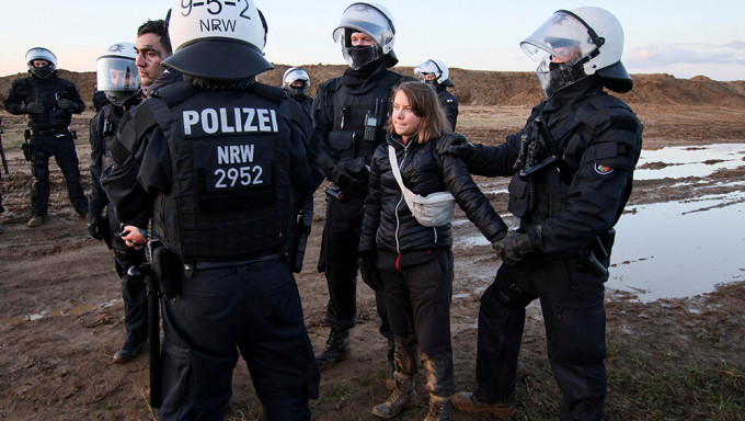 瑞典環保少女通貝里參與德國反擴建煤礦示威活動，遭警短暫拘留。路透社