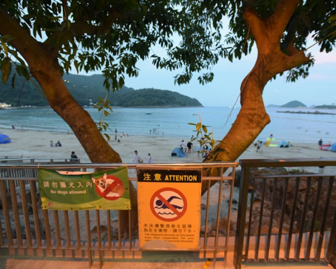 清水湾二滩泳难贴出暂停救生服务告示。