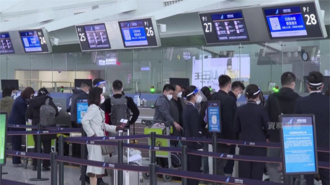 日本正考慮放寬對中國旅客入境管控措施。路透社