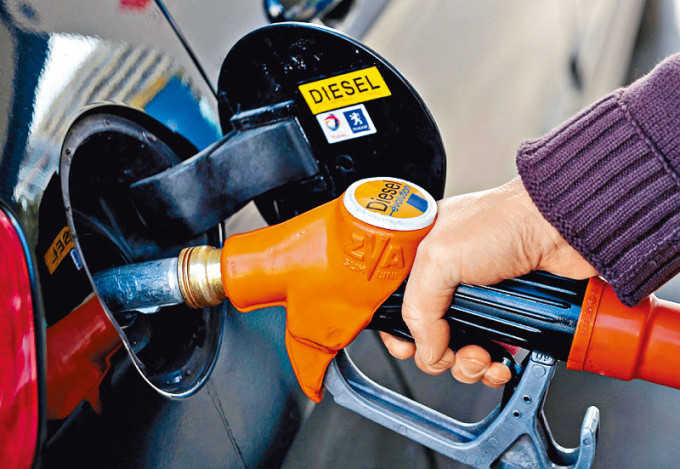 上周五纽约期油再升逾3.12%，至每桶109.33美元。
