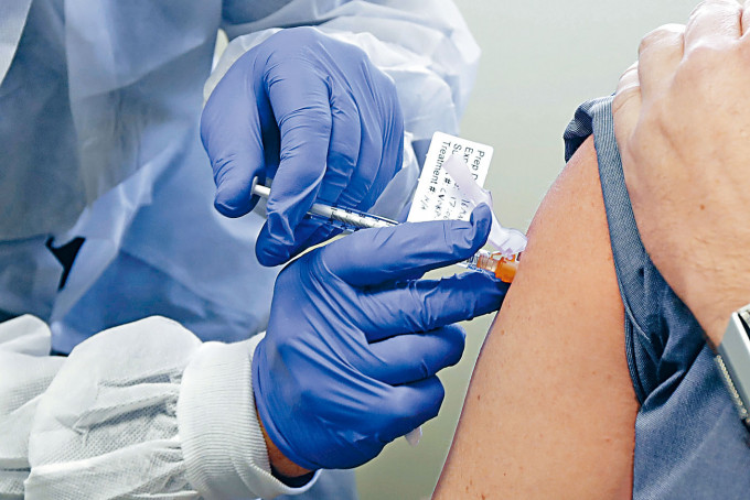 政府正研究採購新冠肺炎疫苗。
