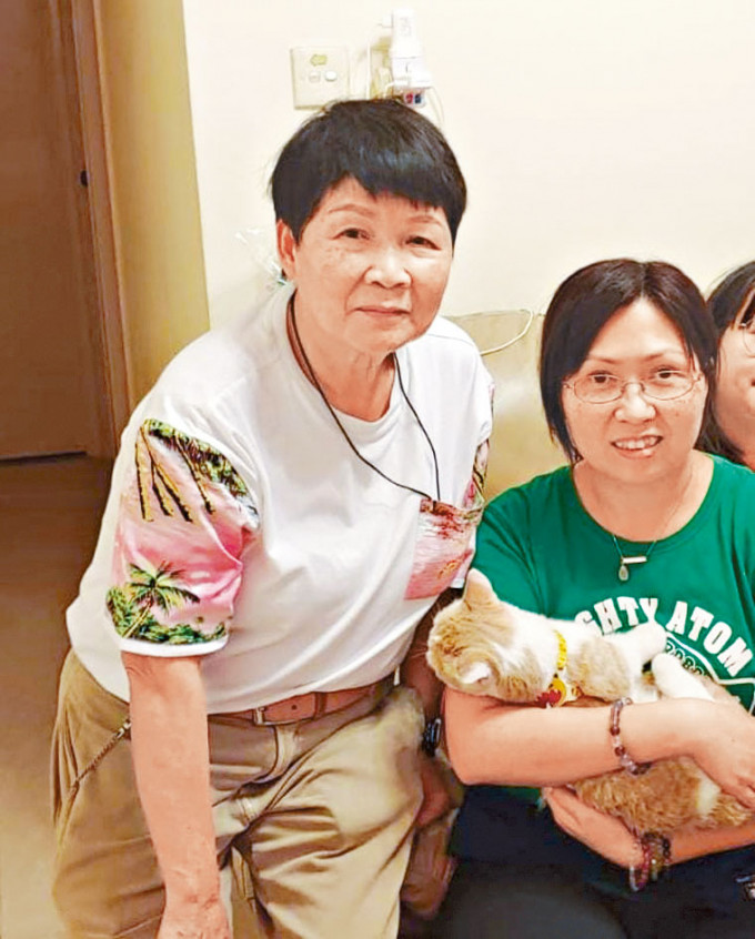 遭電閘壓死的女保安員魏玉筠（右）生前與母合照。