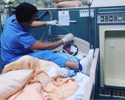 台湾男护士脚压病人抽痰惹批评。网上图片
