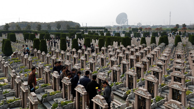 上海公墓至4月6日才对外开放。资料图片