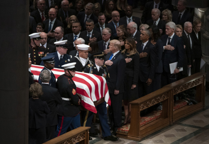 美国前总统老布殊葬礼于当地时间周三，在华府国家大教堂举行，4位前任总统齐聚。AP
