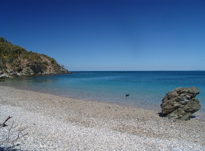 購入小島後，可在島上曬太陽和欣賞無敵美景，也可以安靜地享受釣魚樂趣。