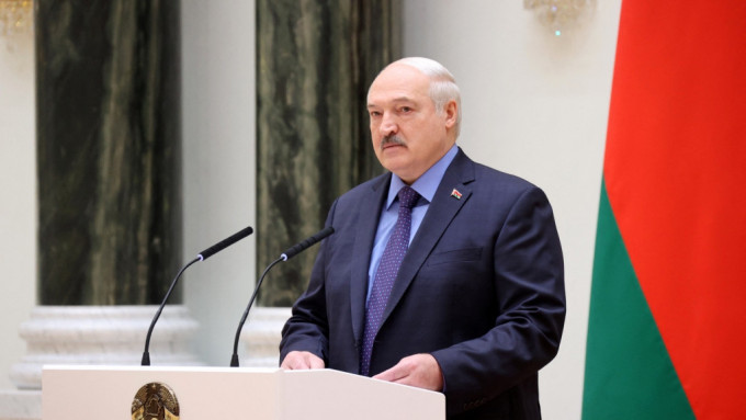 卢卡申科周二在首都明斯克向军方高层发表讲话。 路透社