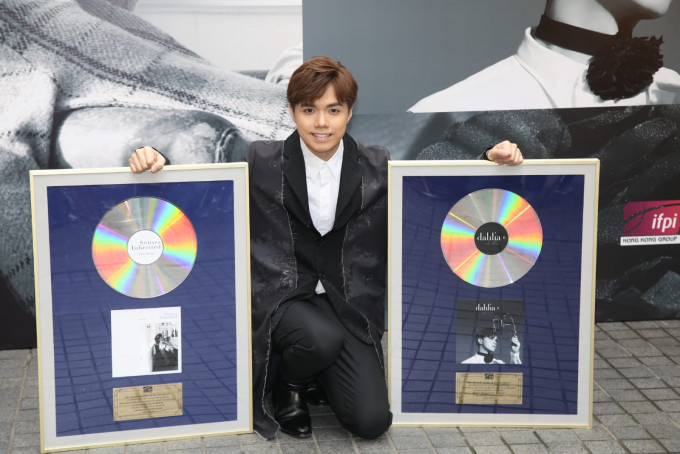 张敬轩两张专辑达金唱片销量。