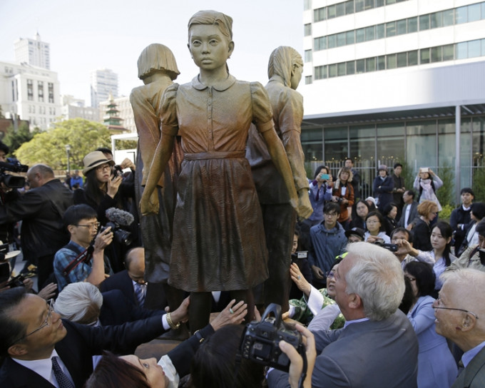 三藩市接受慰安婦雕像的捐贈，惹起大阪不滿。AP