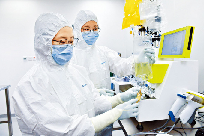 中大成立「先進治療產品良好生產規範中心」，運用基因改造細胞技術治療癌症等頑疾。　