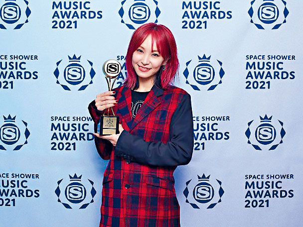 LiSA憑《鬼滅》主題曲《炎》捧走最佳電影歌曲獎。