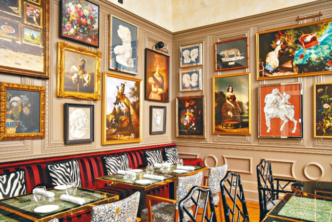 酒店的Don Pasquale餐廳，牆壁掛滿畫作。